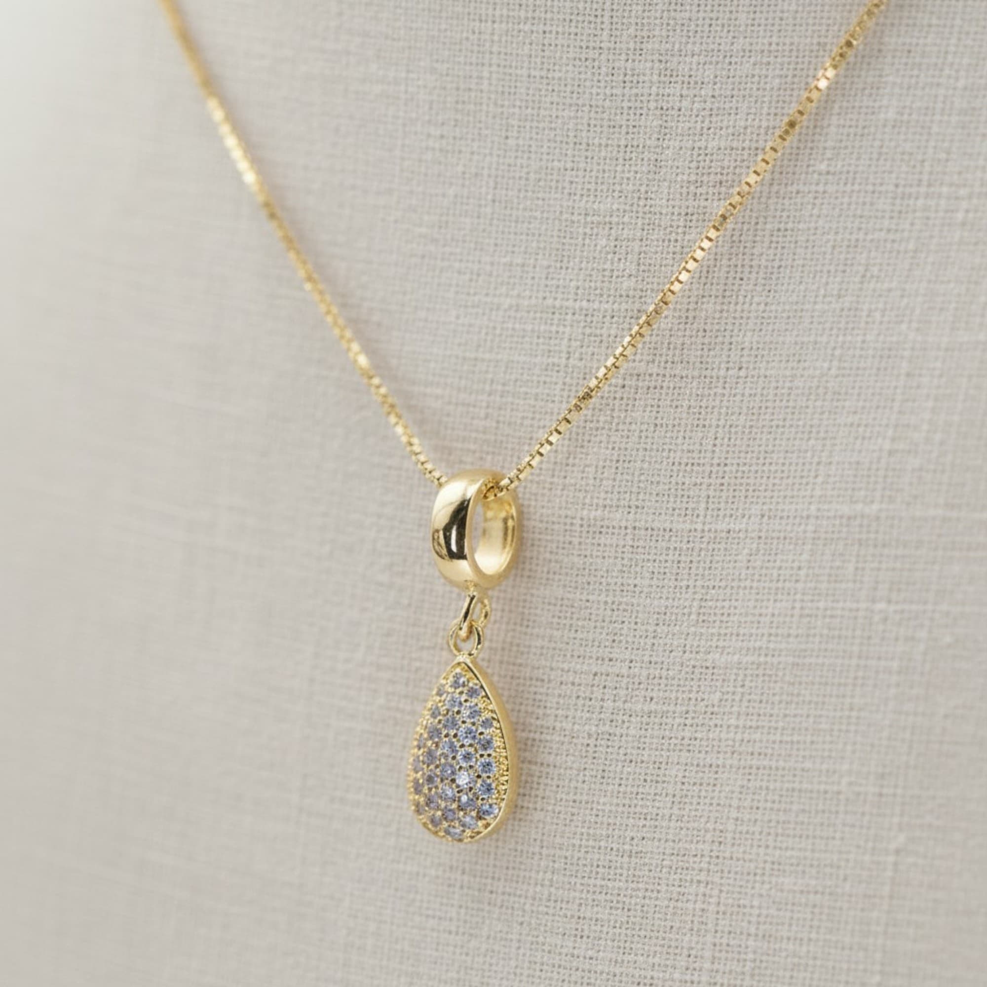 Colar Gota Cravejada Dourado