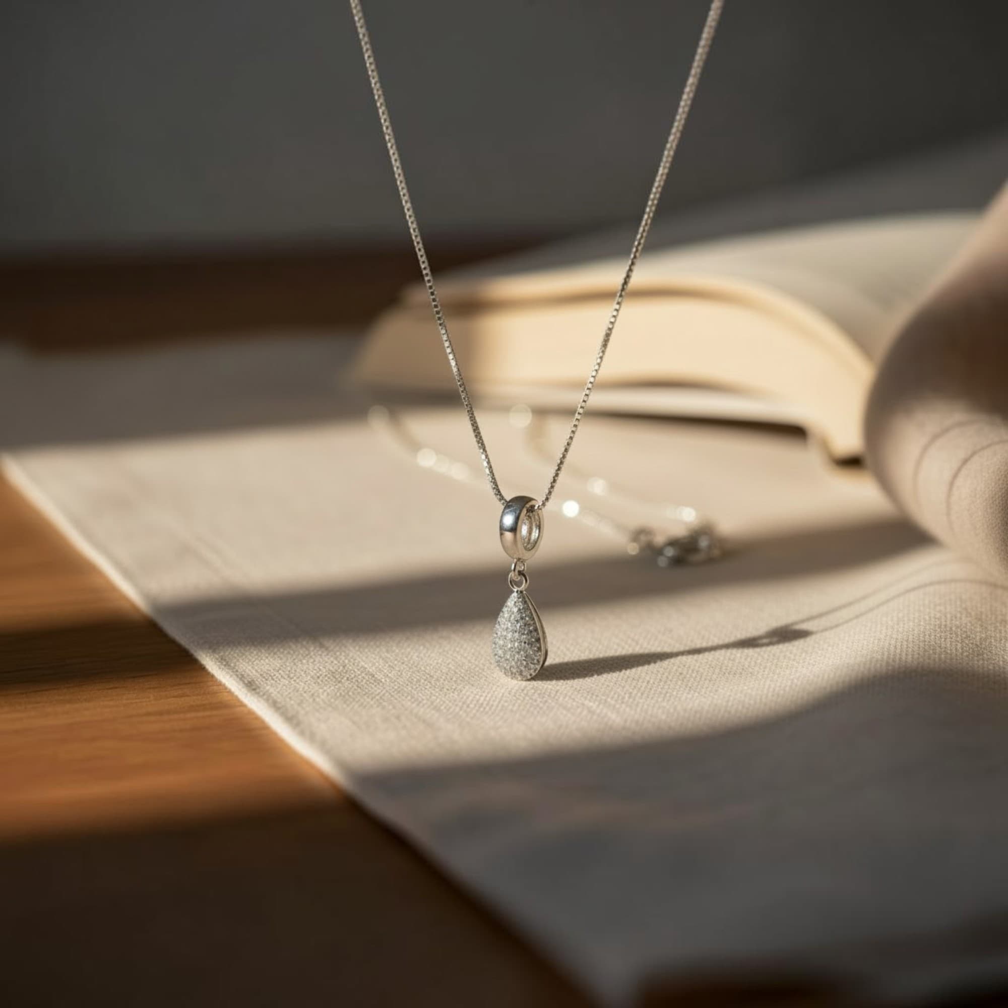 Colar Gota Cravejada Prateado — miniatura 2